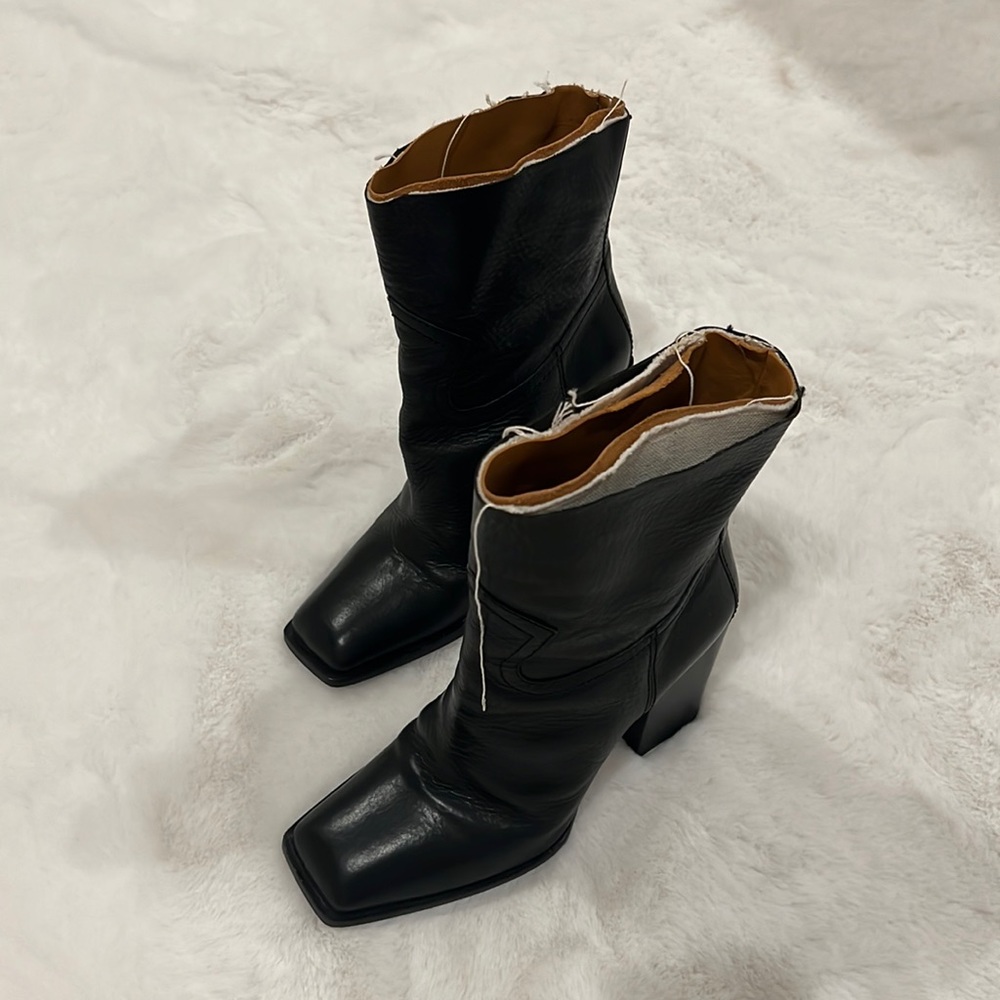 SAINT LAURENT JODIE BOOTIES